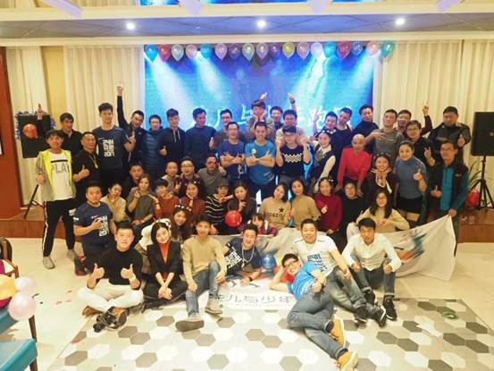 說明: C:Userswangq1317Desktop（新聞）2018甜蜜跑即將起跑，賽道跑團加油站成為最大亮點（新聞）2018甜蜜跑即將起跑，賽道跑團加油站成為最大亮點花兒與少年跑團.jpg