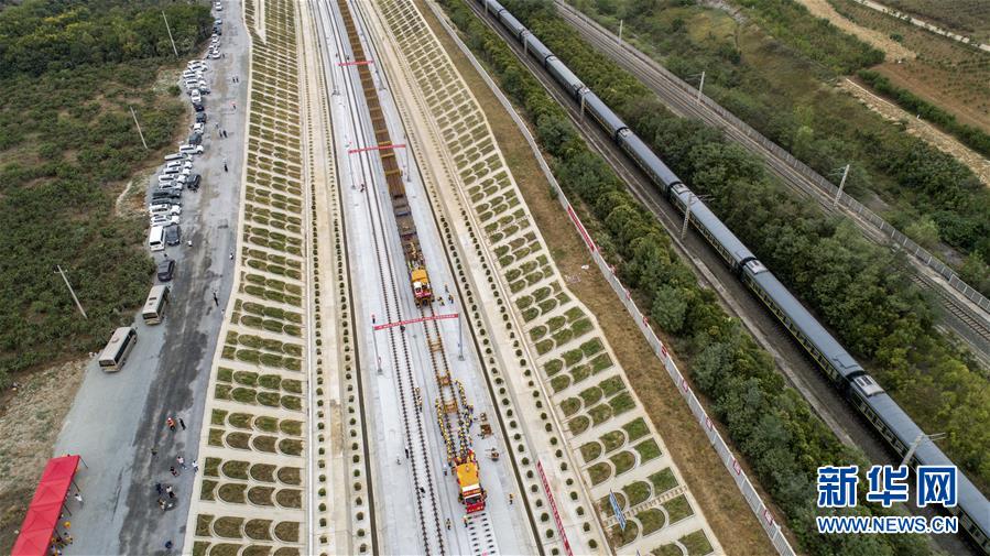 （經濟）（1）漢十高鐵進入鋪軌施工階段