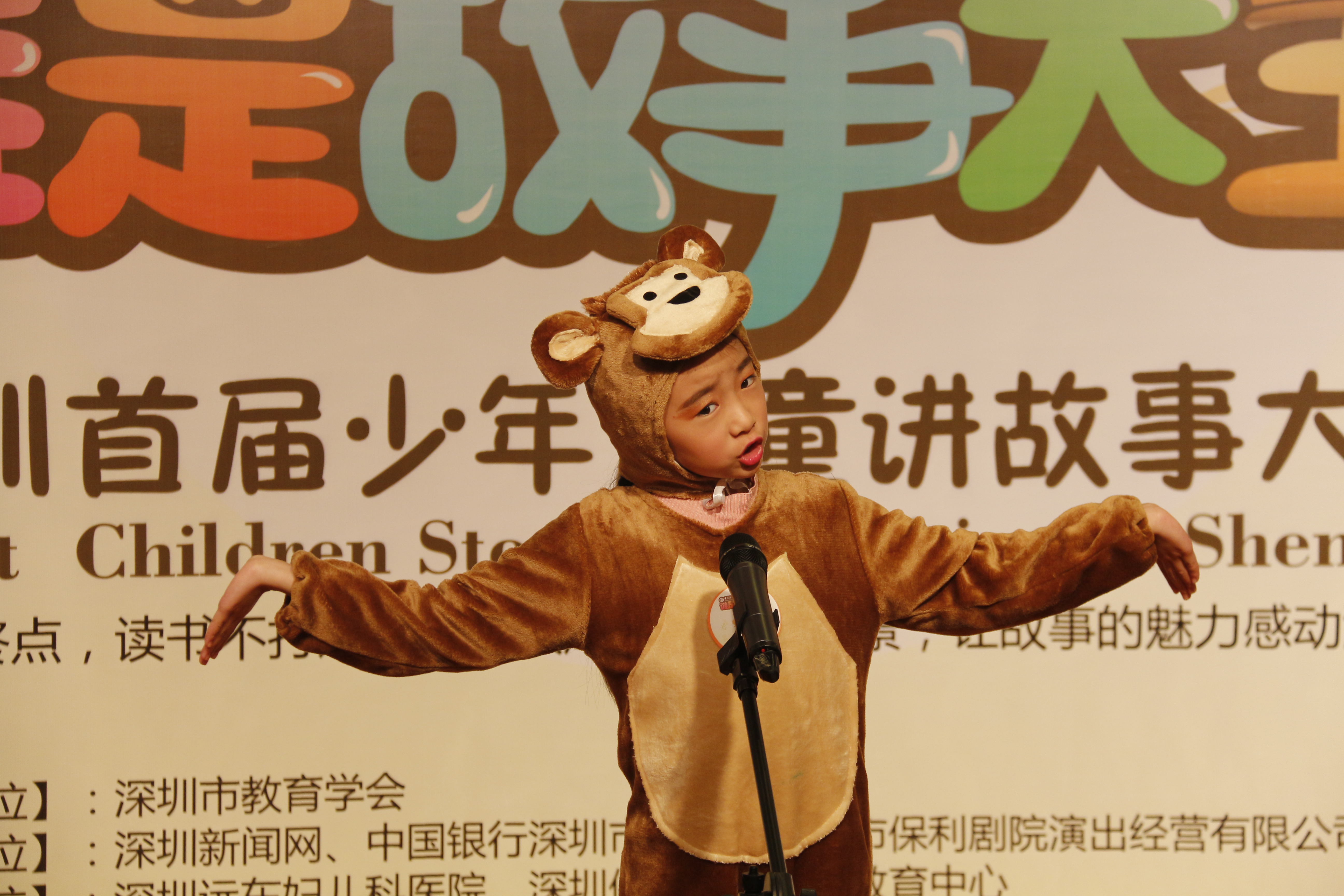 表情、動(dòng)作、著裝、演講面面俱到